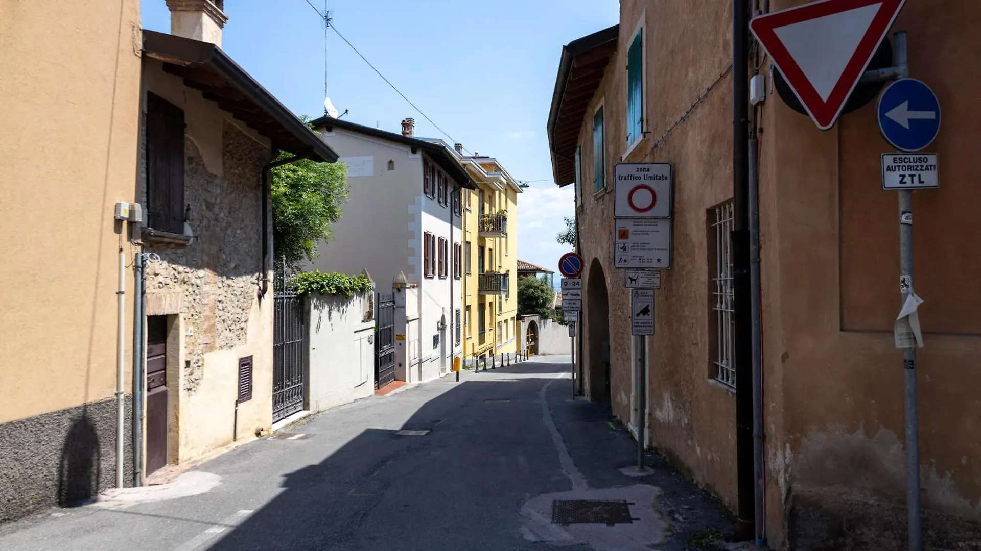 Ora Apartment デセンツァーノ・デル・ガルダ 0*,  イタリア