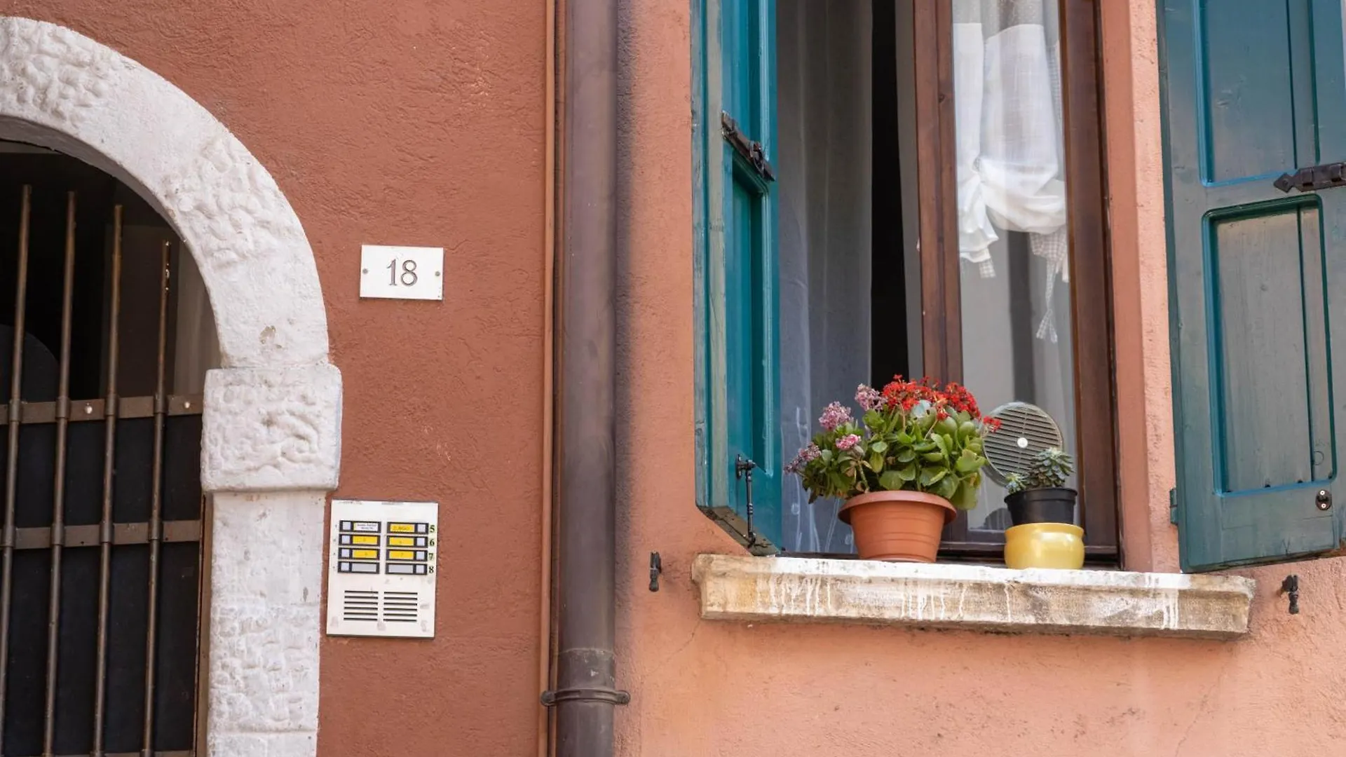 Ora Apartment デセンツァーノ・デル・ガルダ イタリア